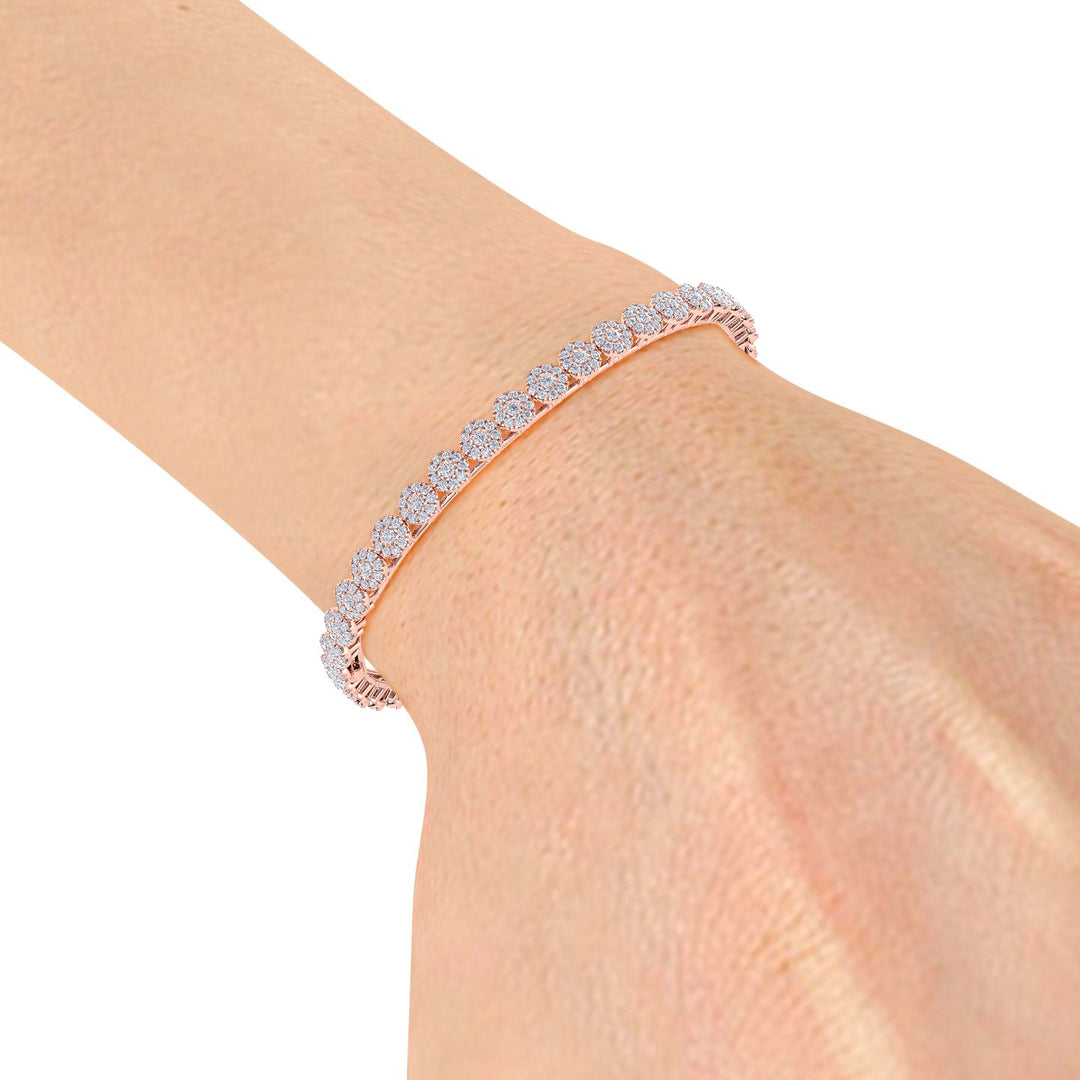 Diamond bracelet in rose gold with white diamonds of 2.28 ct in weight