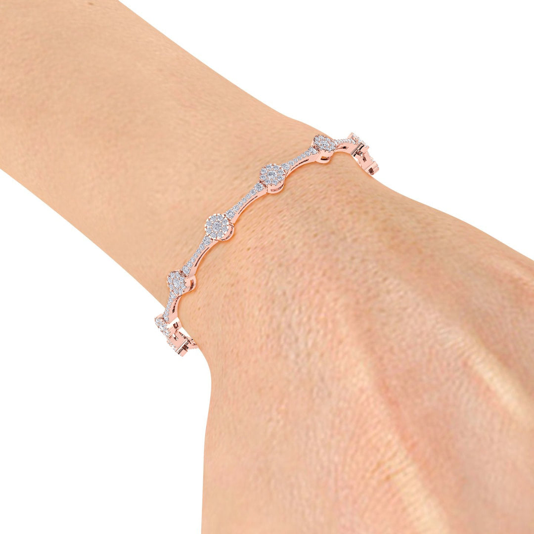 Bracelet in rose gold with white diamonds of 2.31 ct in weight