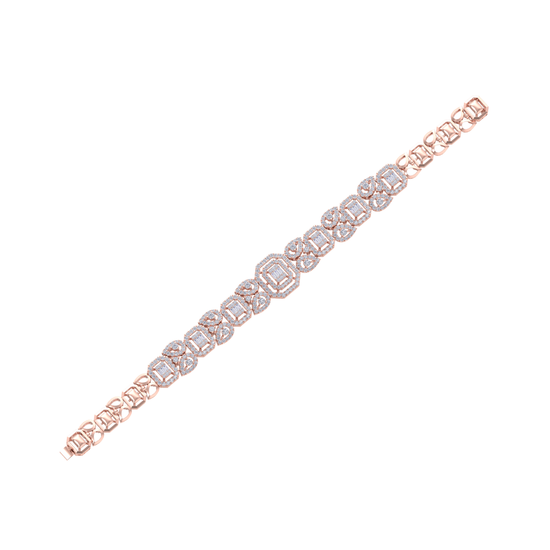 Statement bracelet in rose gold with white diamonds of 3.09 ct in weight