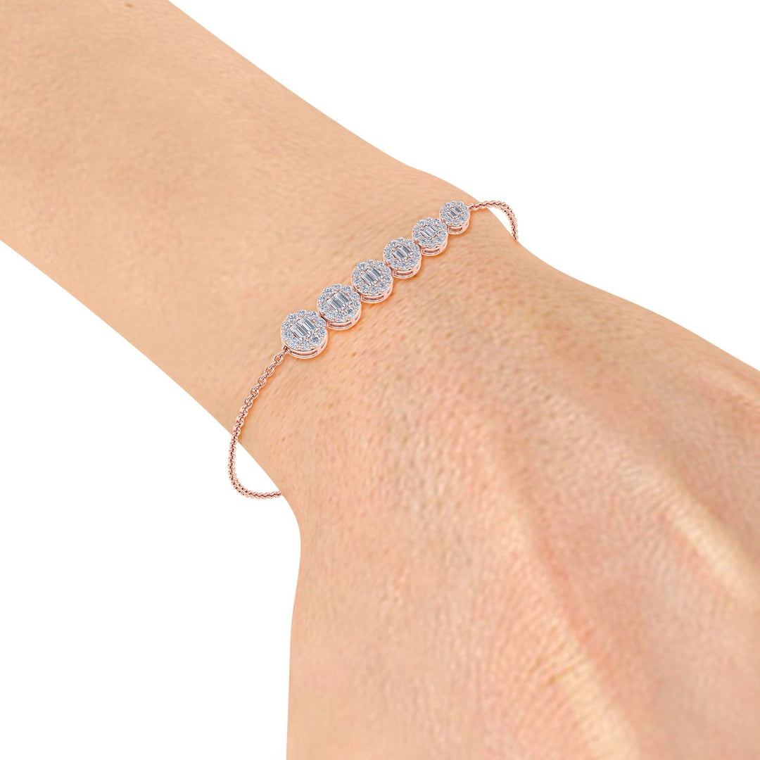 Stylish bracelet in white gold with white diamonds of 0.72 ct in weight