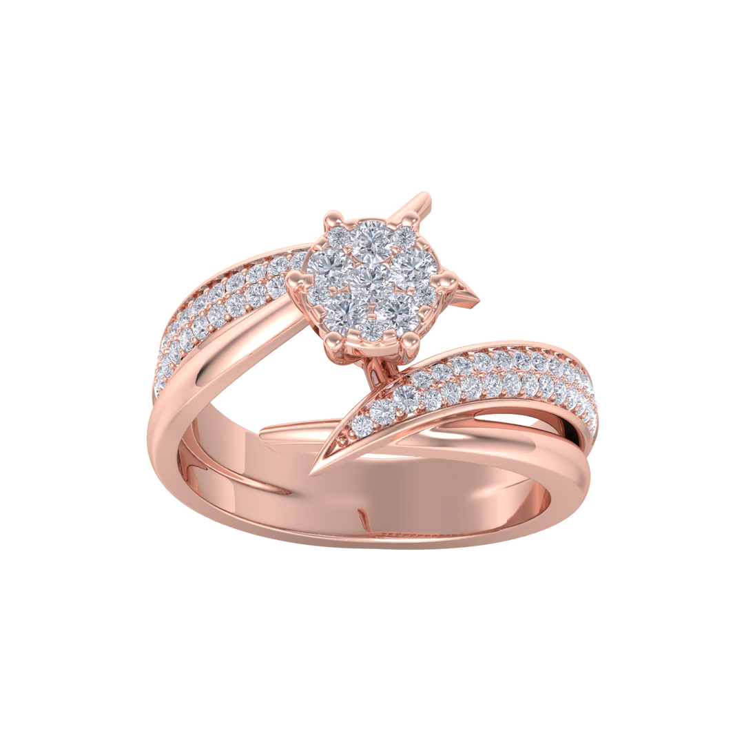 Cluster solitaire ring in yellow gold with white diamonds of 0.57 ct in weight