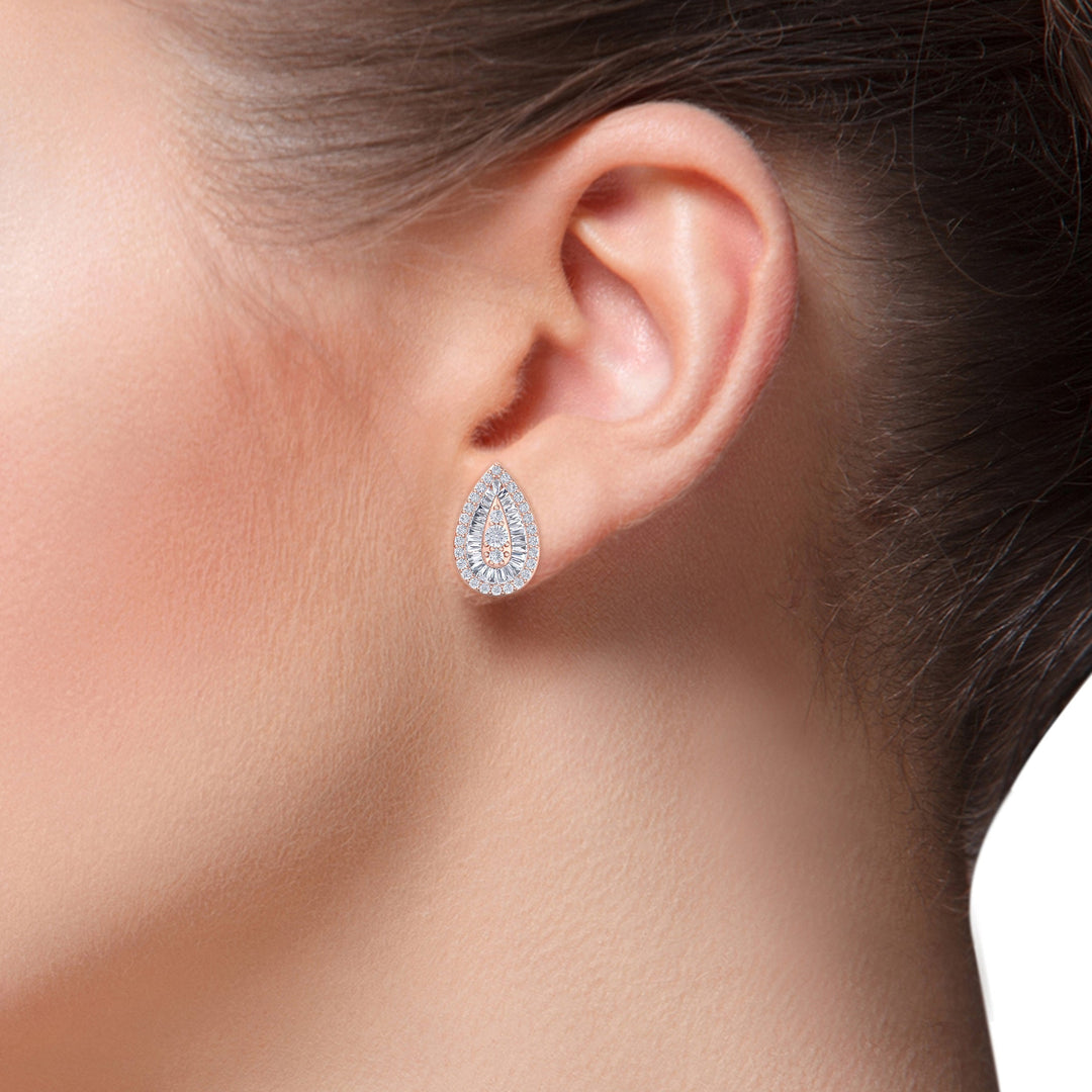 Pear shaped earrings in white gold with white diamonds of 0.79 ct in weight