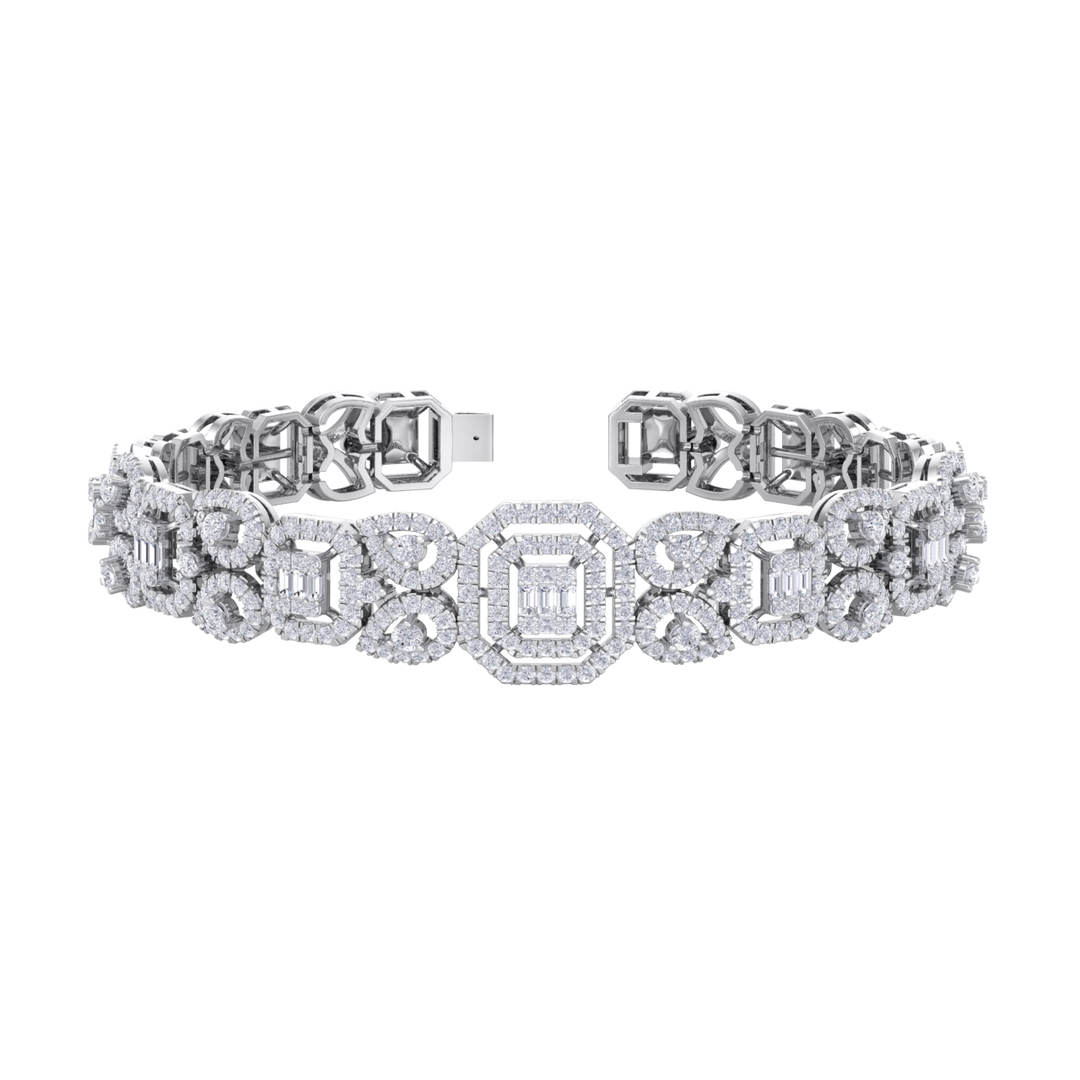 Statement bracelet in white gold with white diamonds of 3.09 ct in weight