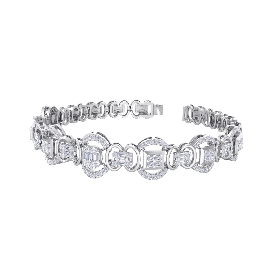 Statement bracelet in yellow gold with white diamonds of 1.77 ct in weight