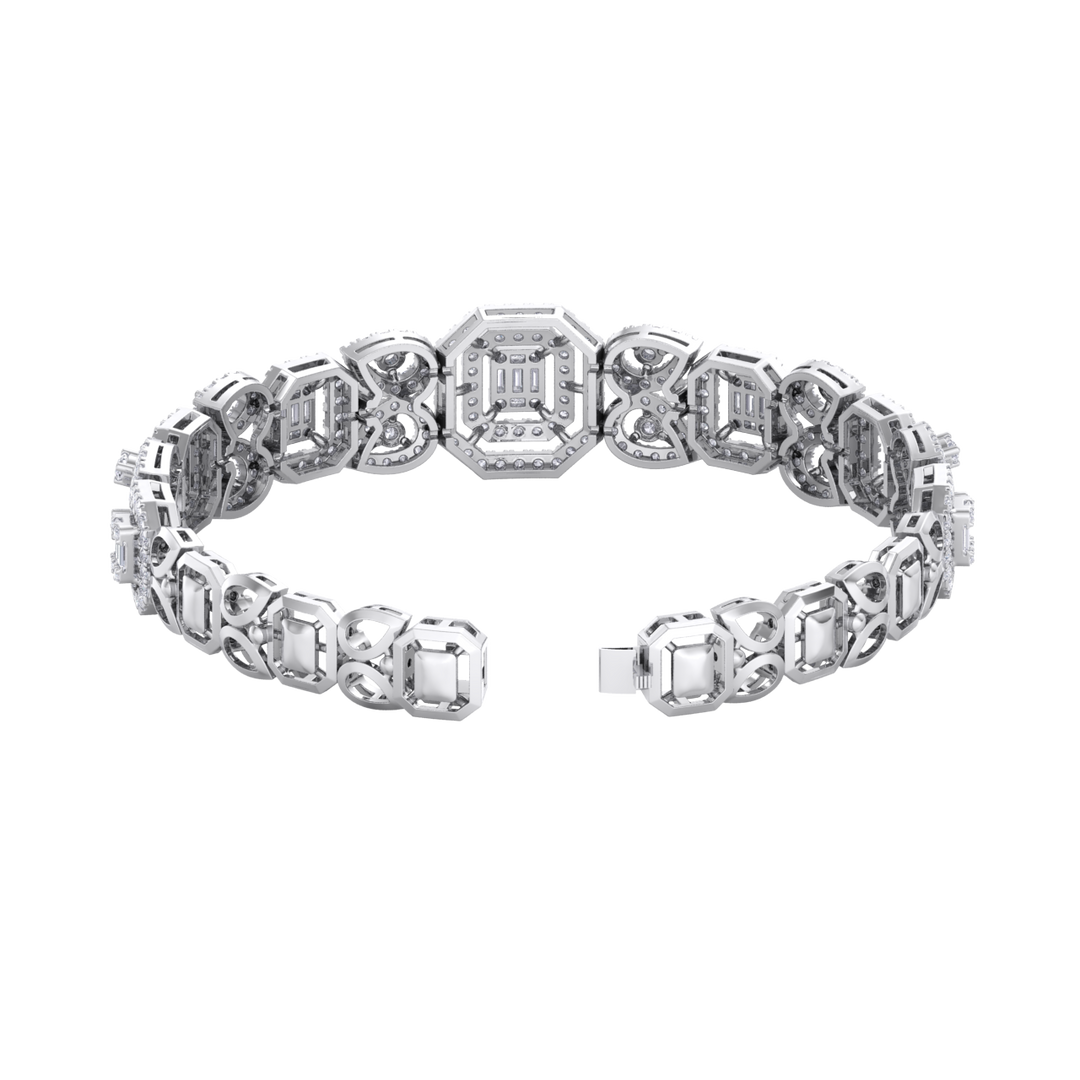 Statement bracelet in white gold with white diamonds of 3.09 ct in weight