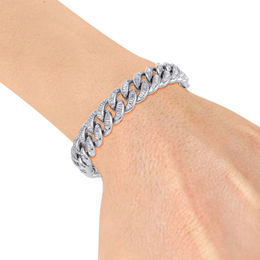 Baguette diamond curb chain in white gold with white diamonds of 5.26 ct