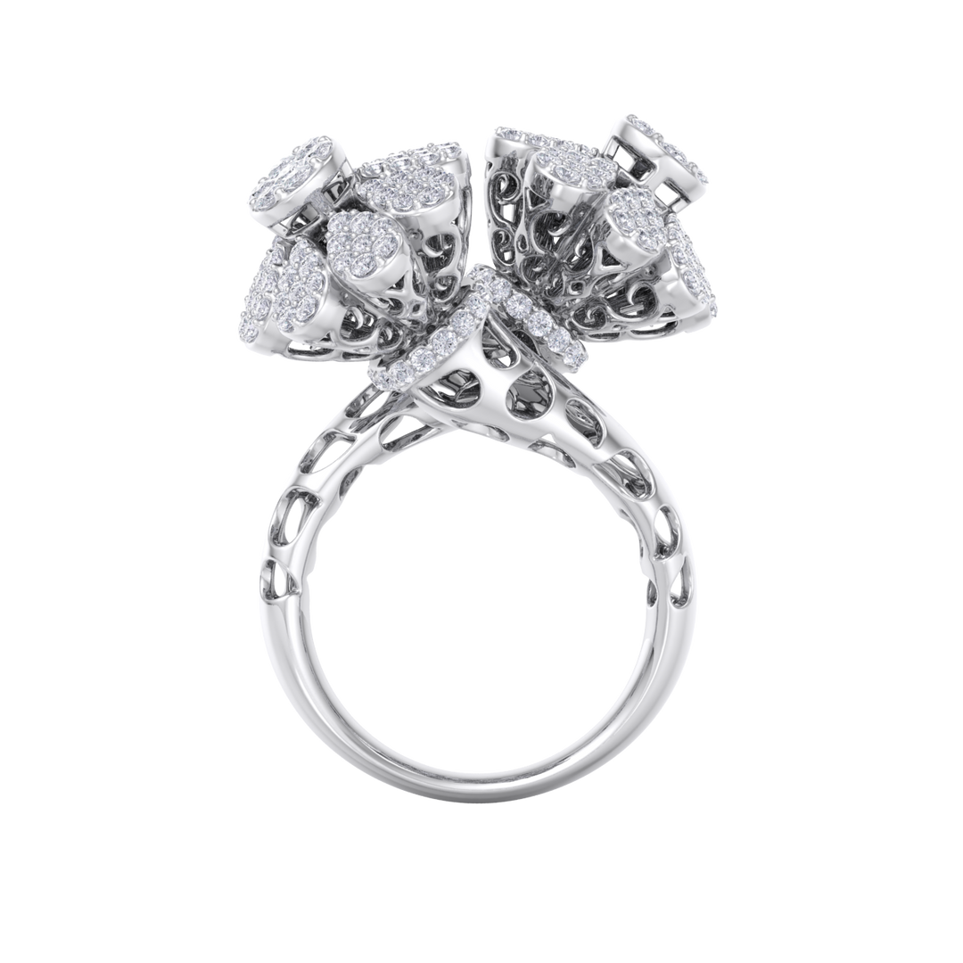 flower ring in white gold with white diamonds of 1.62 ct in weight