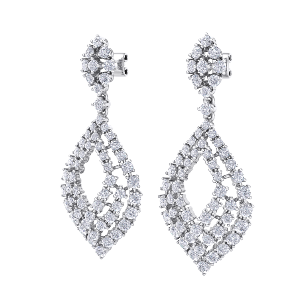 Drop earrings in white gold with white diamonds of 4.05 ct in weight