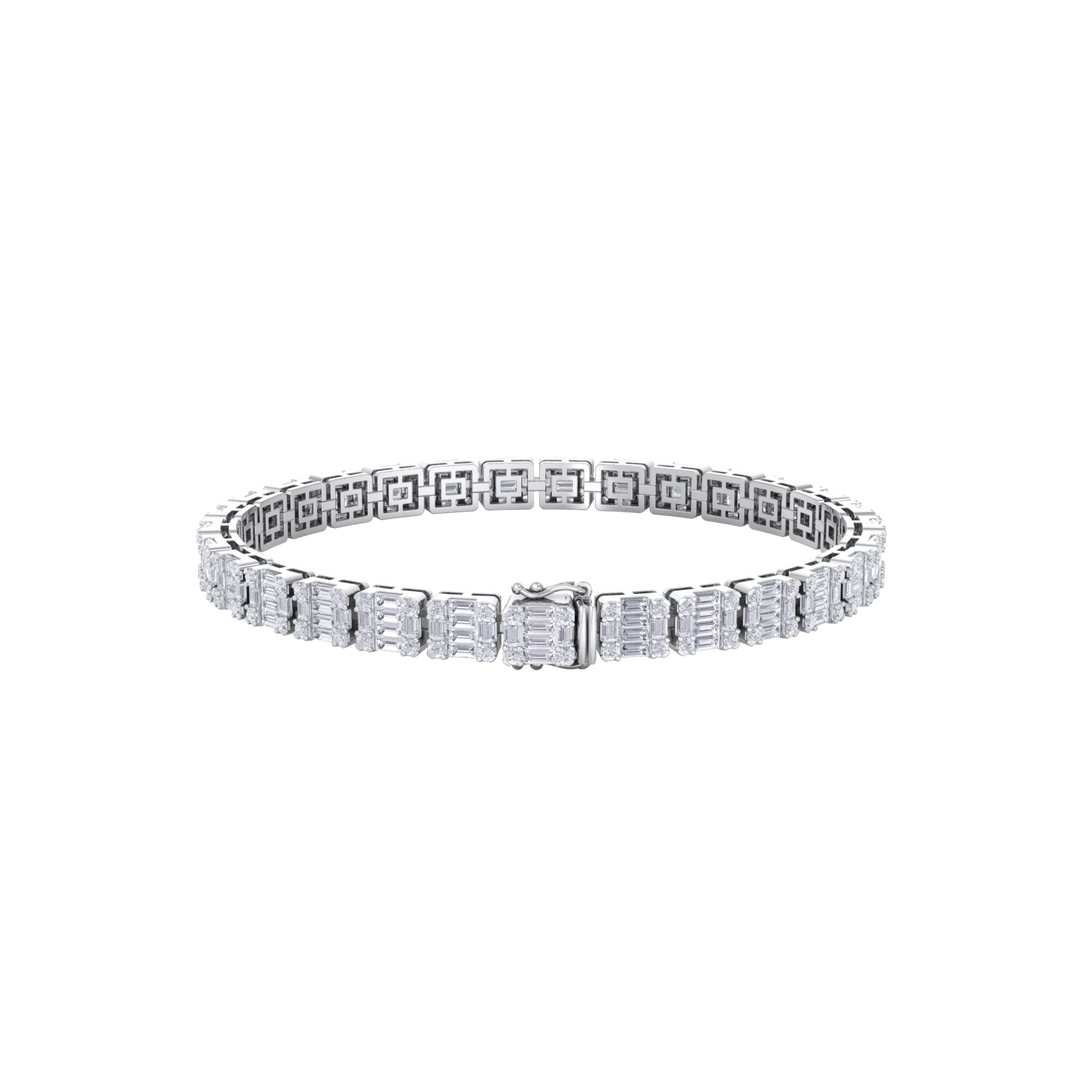 Baguette tennis bracelet in white gold with white diamonds of 4.18 ct in weight