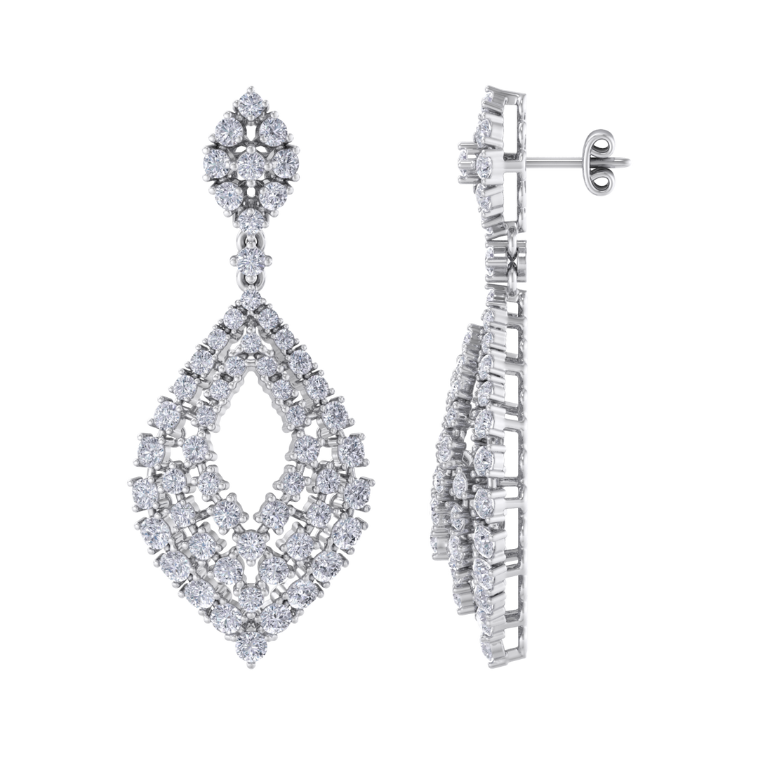 Drop earrings in white gold with white diamonds of 4.05 ct in weight