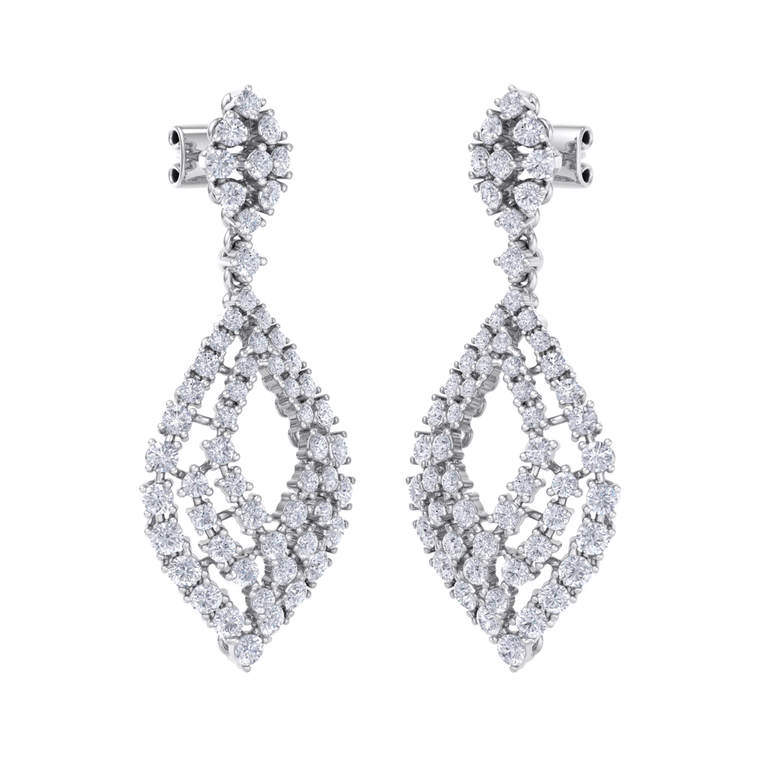 Drop earrings in white gold with white diamonds of 4.05 ct in weight