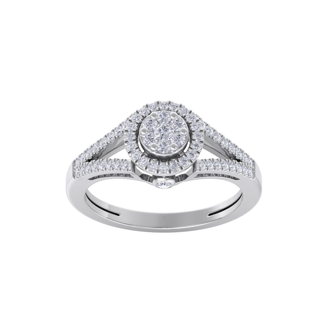 Cluster engagement ring in white gold with white diamonds of 0.44 ct in weight