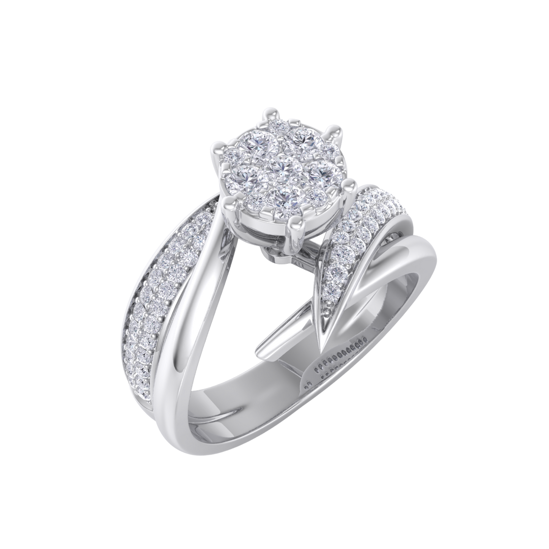 Cluster solitaire ring in white gold with white diamonds of 0.57 ct in weight