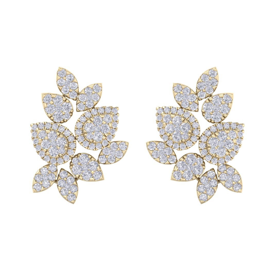 Flower shaped stud earrings in rose gold with white diamonds of 3.11 ct in weight