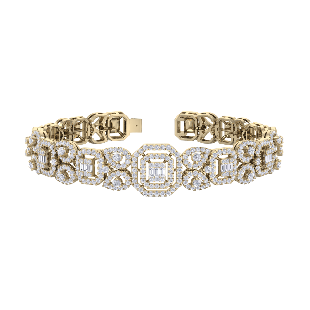 Statement bracelet in yellow gold with white diamonds of 3.09 ct in weight