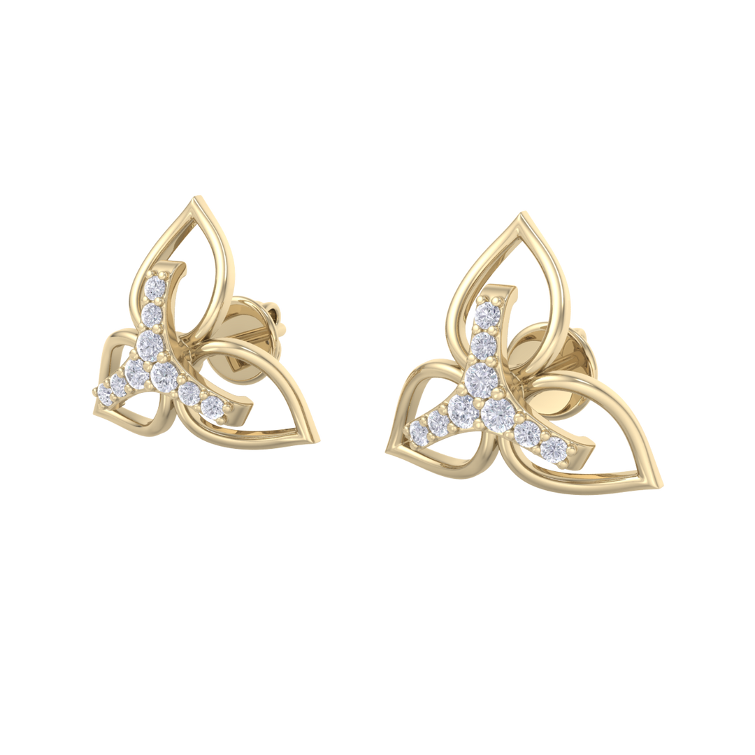 Flower shaped stud earrings in yellow gold with white diamonds of 0.24 ct in weight