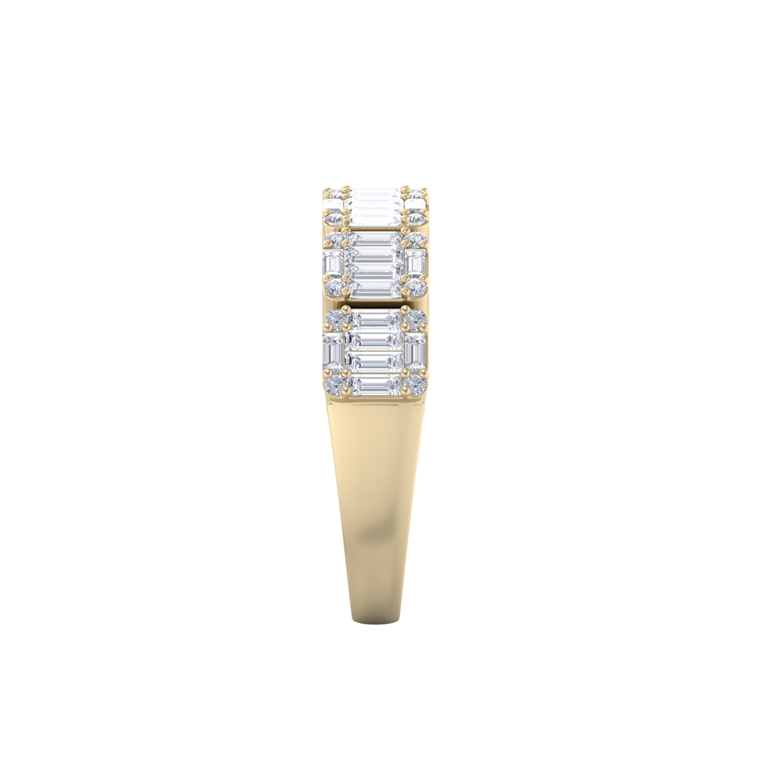 Anniversary ring with baguette white diamonds in yellow gold with white diamonds of 2.03 ct in weight