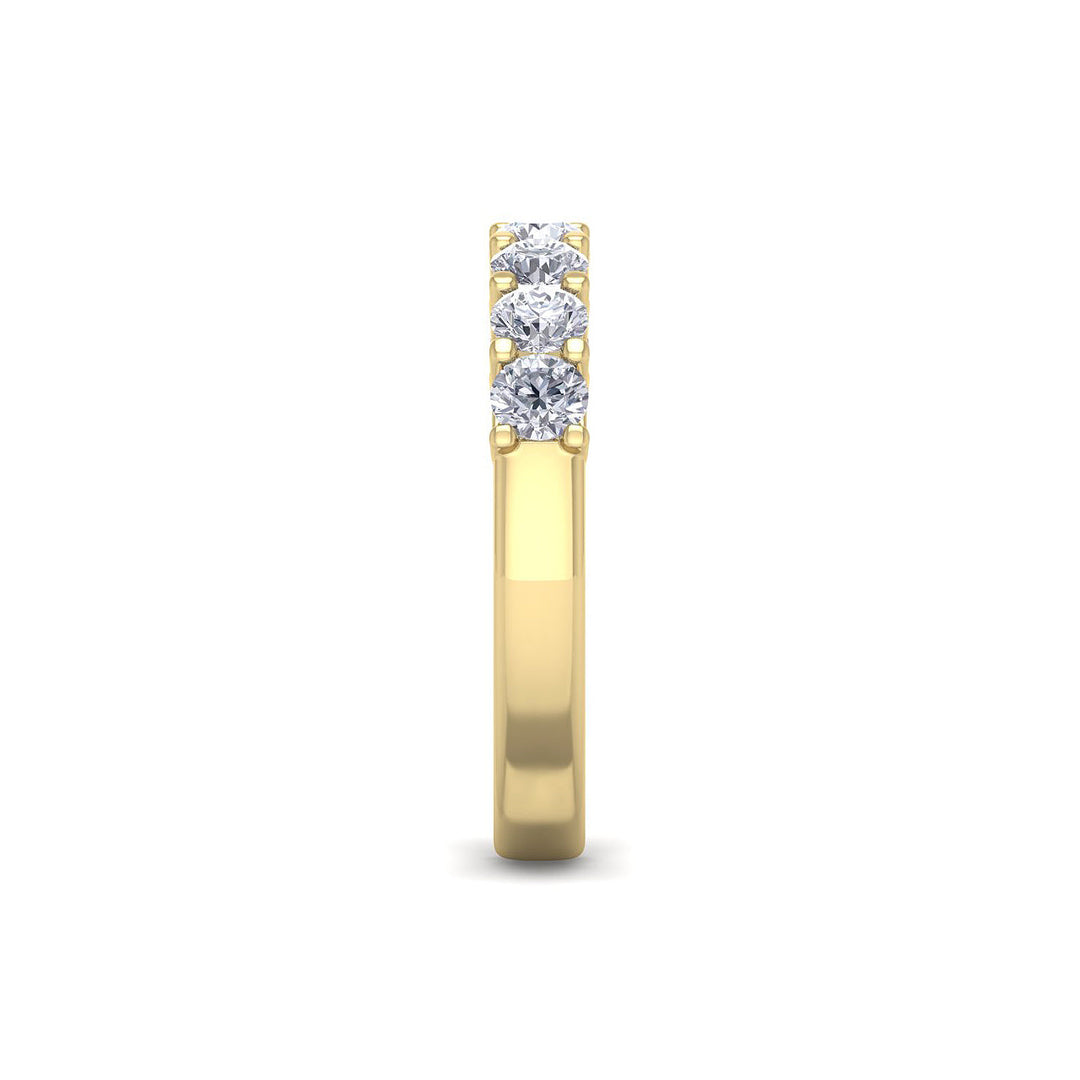 Pavé diamond ring in yellow gold with white diamonds of 1.10 ct in weight