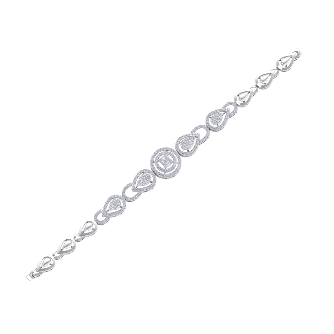 Statement bracelet in white gold with white diamonds of 2.20 ct in weight