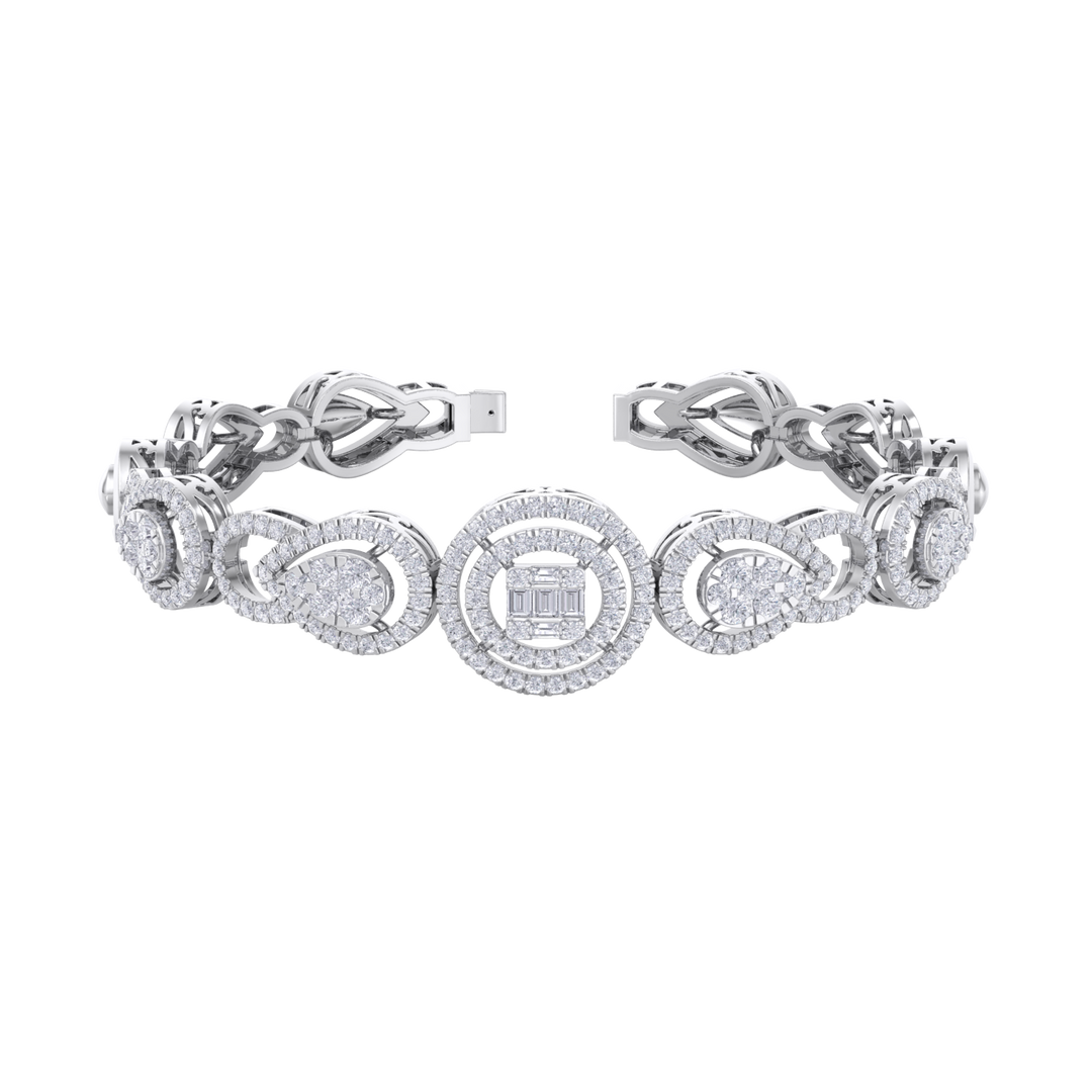 Statement bracelet in white gold with white diamonds of 2.20 ct in weight