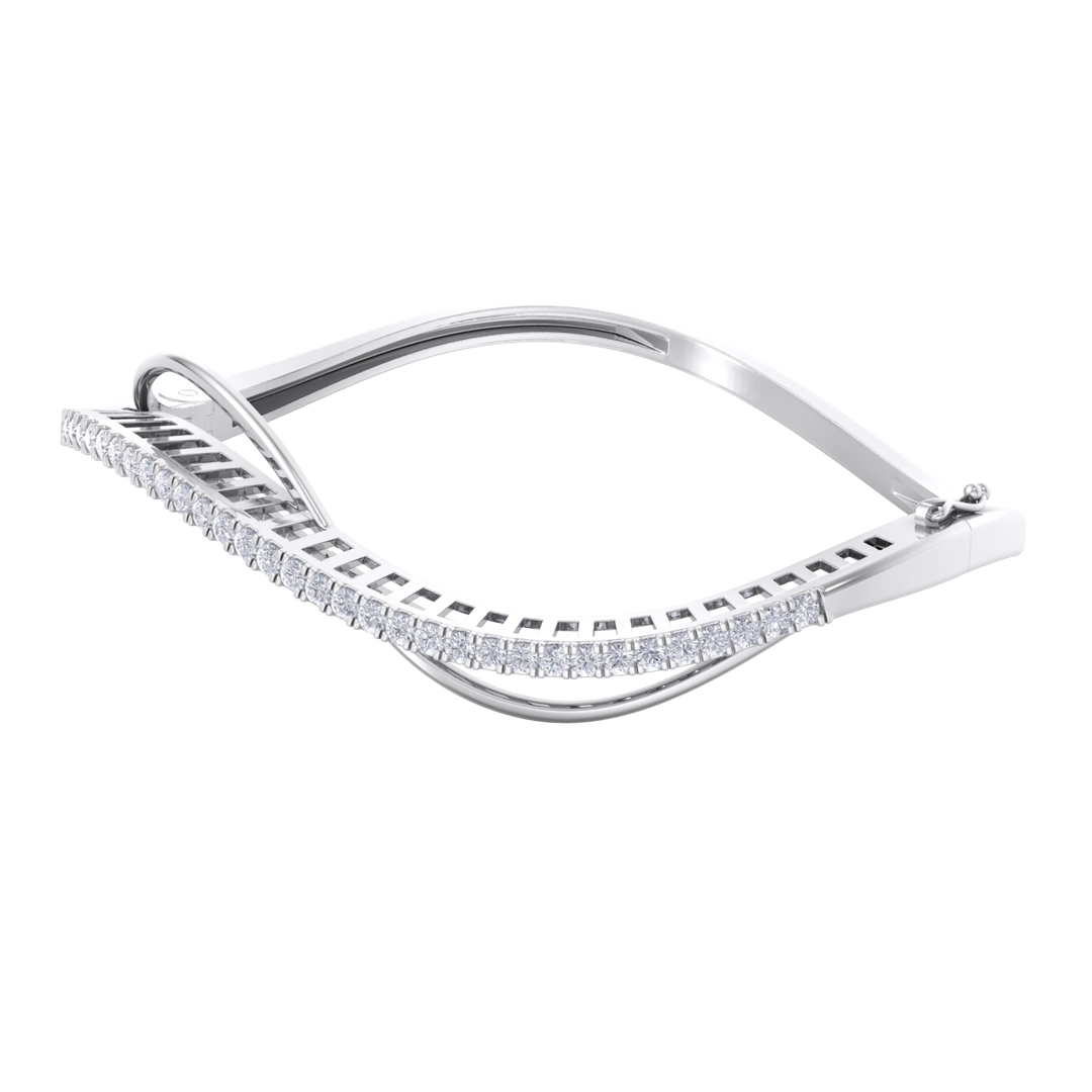 Stylish bracelet in white gold with white diamonds of 1.08 ct in weight