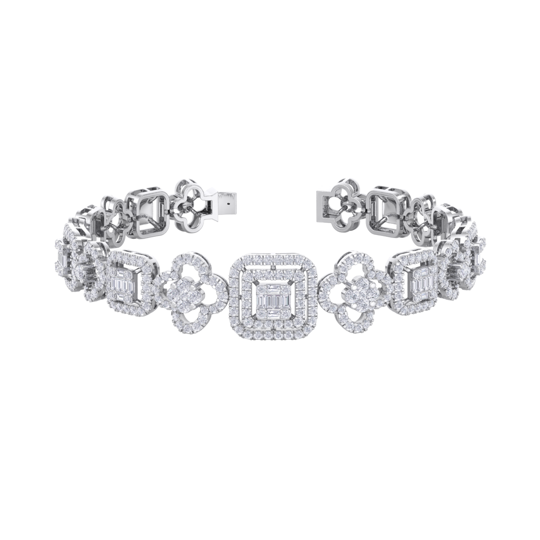 Statement bracelet in yellow gold with white diamonds of 2.82 ct in weight