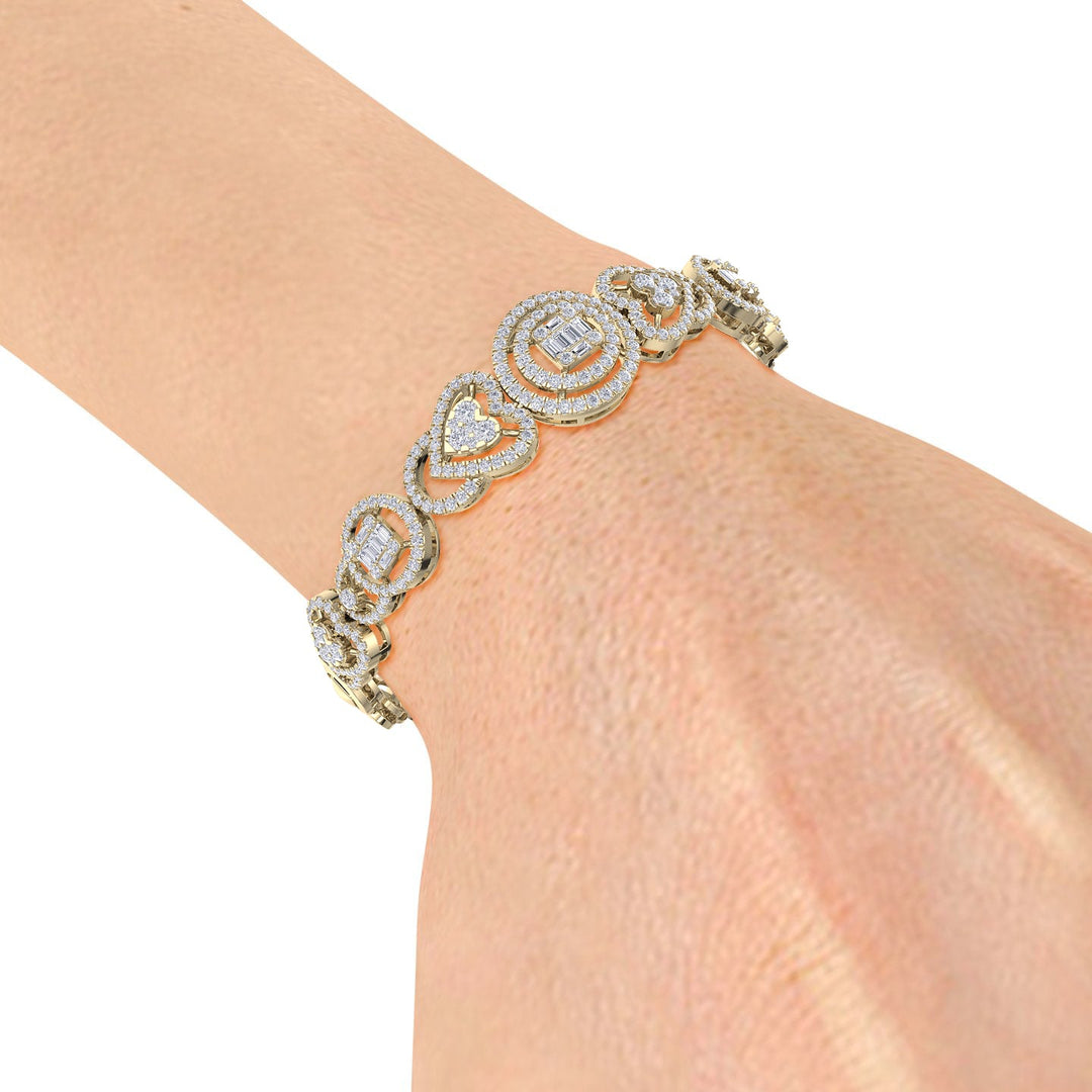 Statement bracelet in white gold with white diamonds of 2.53 ct in weight