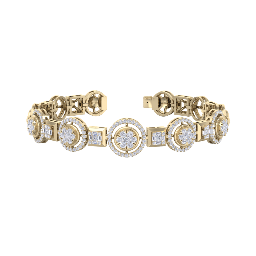 Statement bracelet in rose gold with white diamonds of 1.92 ct in weight