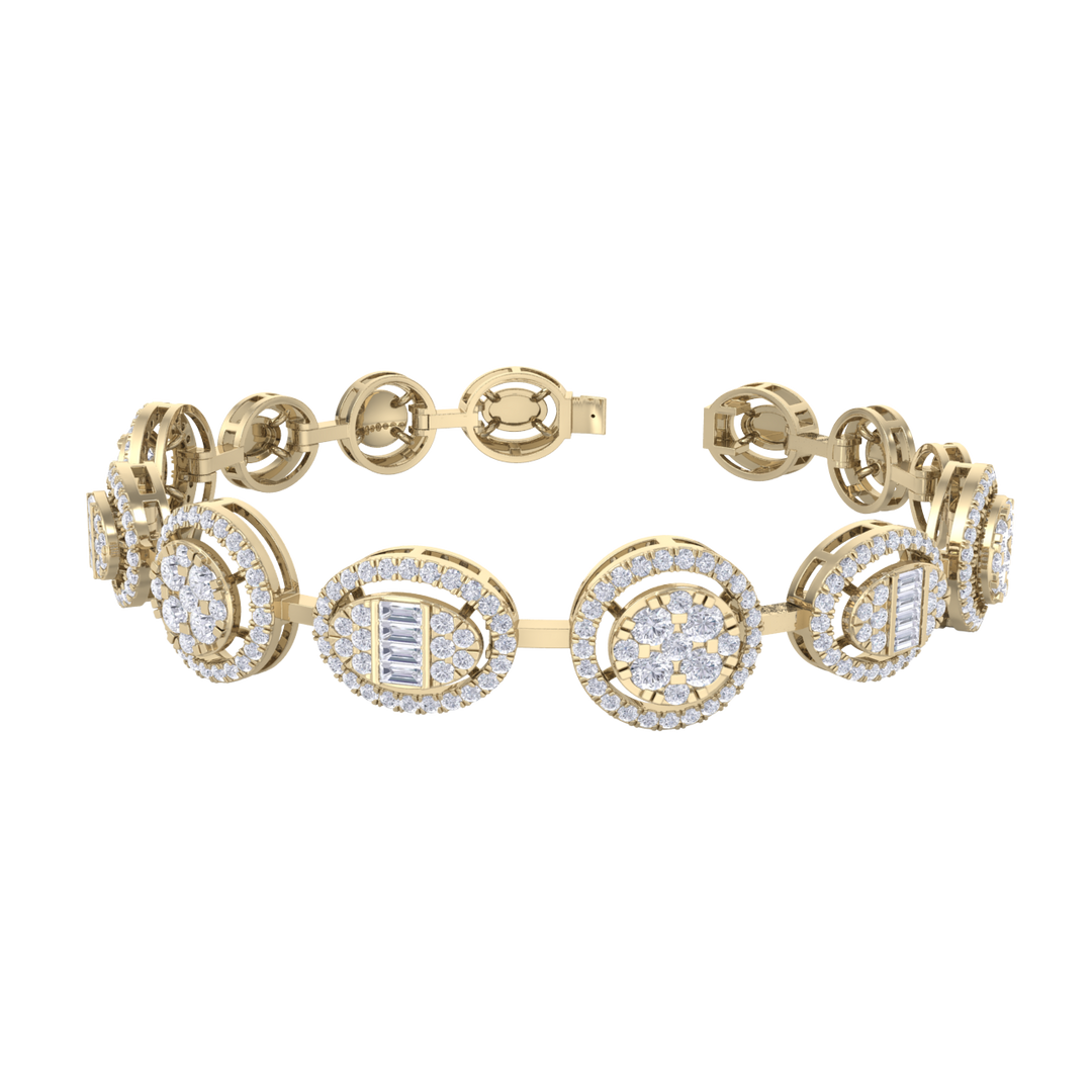 Statement bracelet in white gold with white diamonds of 2.94 ct in weight