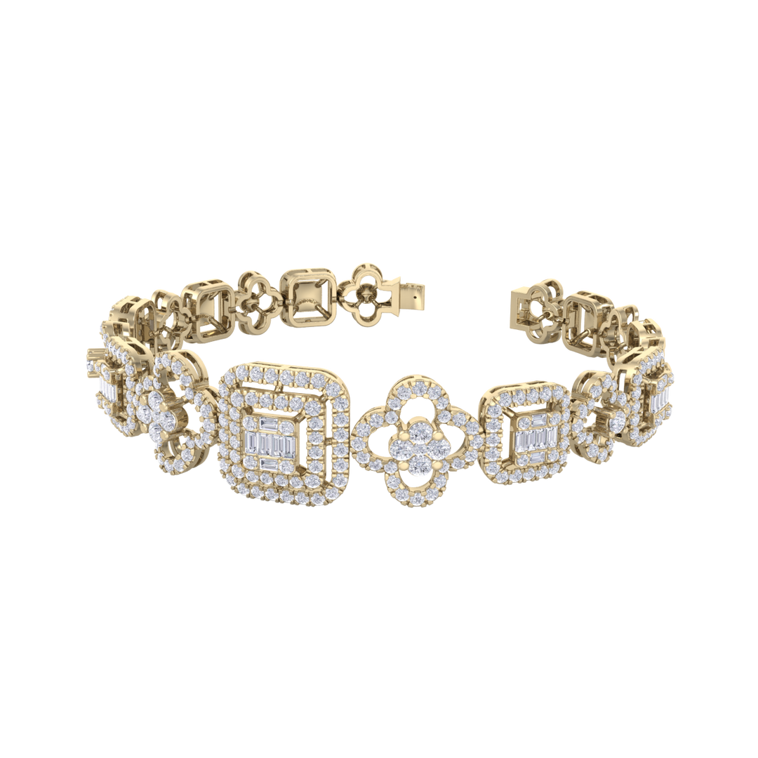 Statement bracelet in yellow gold with white diamonds of 2.82 ct in weight