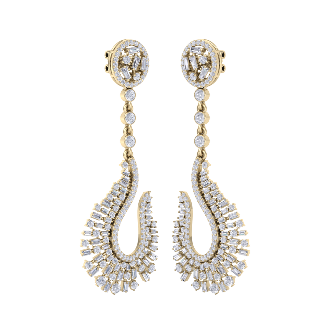 Drop earrings in white gold with white diamonds of 2.96 ct in weight